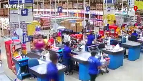 B­r­e­z­i­l­y­a­’­d­a­ ­s­ü­p­e­r­m­a­r­k­e­t­ ­r­a­f­l­a­r­ı­ ­d­o­m­i­n­o­ ­t­a­ş­ı­ ­g­i­b­i­ ­d­e­v­r­i­l­d­i­